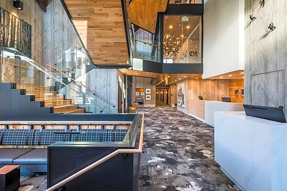 Peaks Hotel and Suites