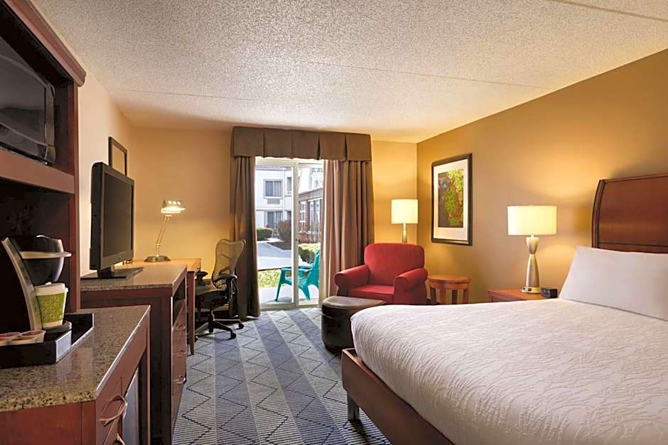 Photo 1 of 3 of 1 King Bed, Scenic View