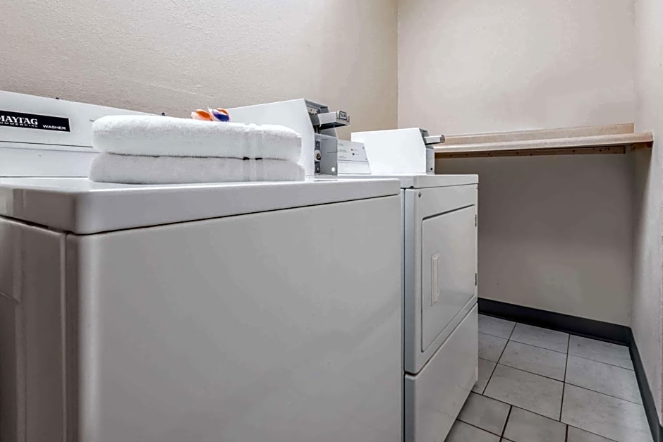 Microtel Inn & Suites by Wyndham Kansas City Airport