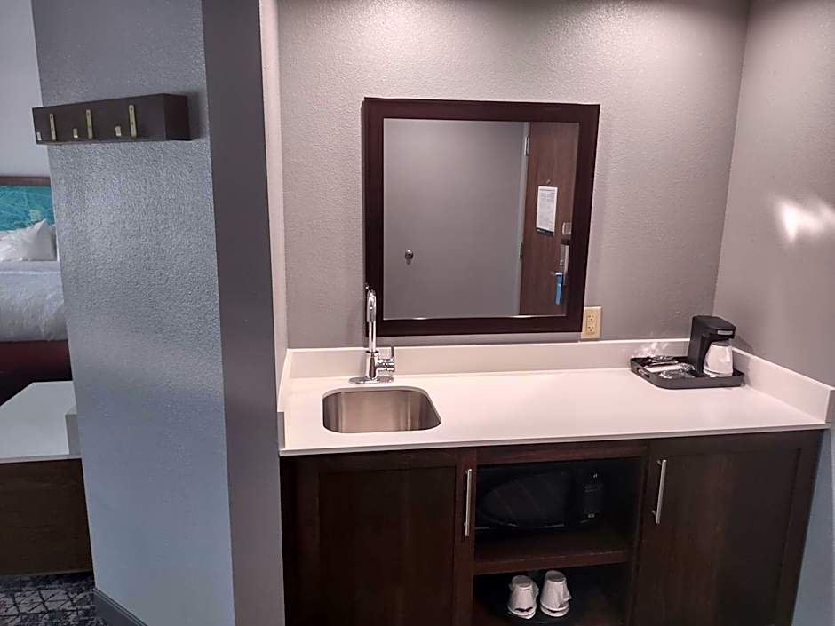 Hampton Inn By Hilton & Suites Pittsburgh New Stanton PA