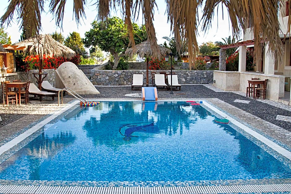 Birds Villa Apartments with Heated Pool - Including Car and Breakfast