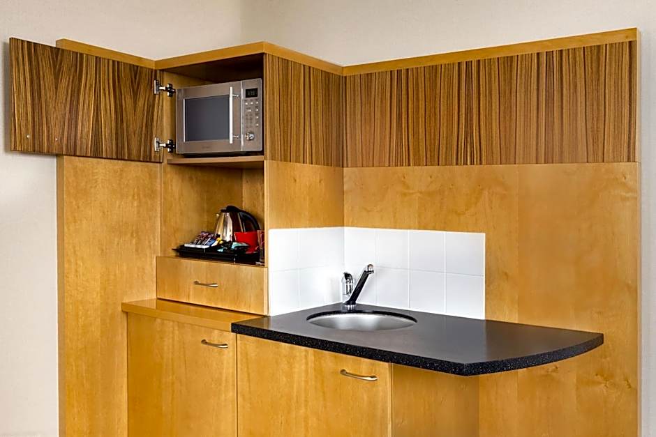 Ramada Hotel & Suites by Wyndham Coventry