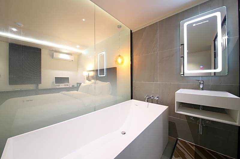 Avenue Hotel