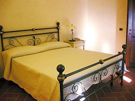 Superior One-Bedroom Apartment
