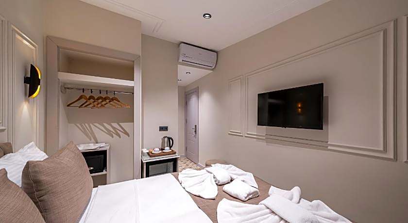 PERALUNA PREMIUM HOTEL