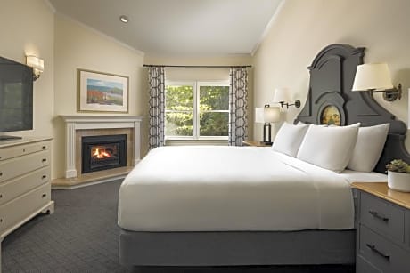 Jack London One-Bedroom King Suite with Sofa Bed, Fireplace, Balcony, Jacuzzi and Garden View