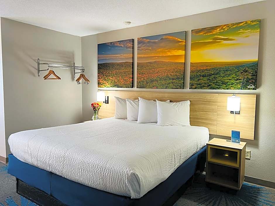 Days Inn by Wyndham Jamestown