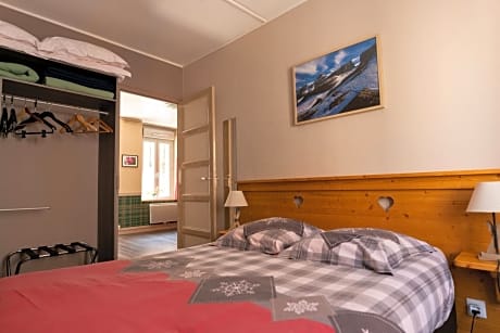 Suite with Mountain View