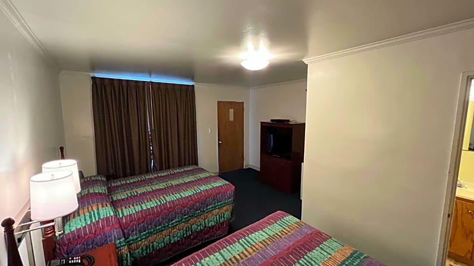 Four Oaks Lodging