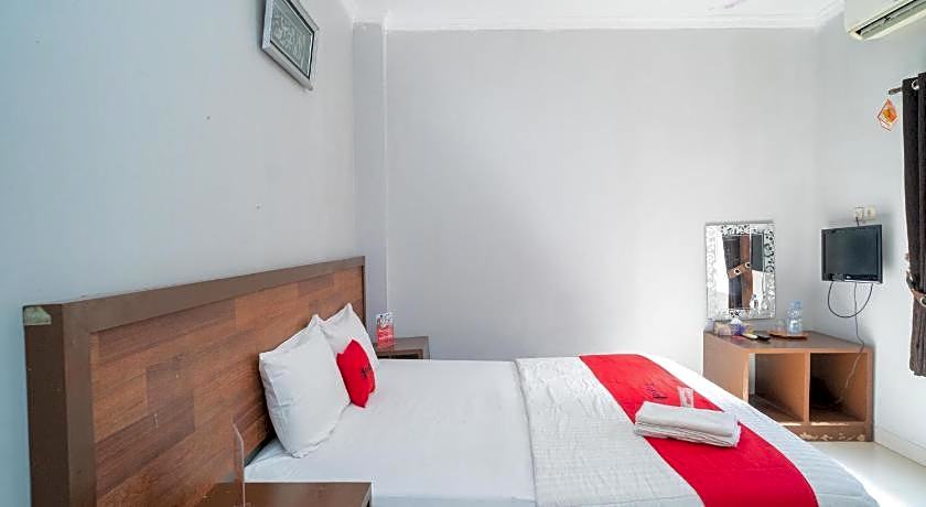 RedDoorz Syariah Near Tugu Dodol Kandangan