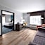 La Quinta Inn & Suites by Wyndham Greensboro