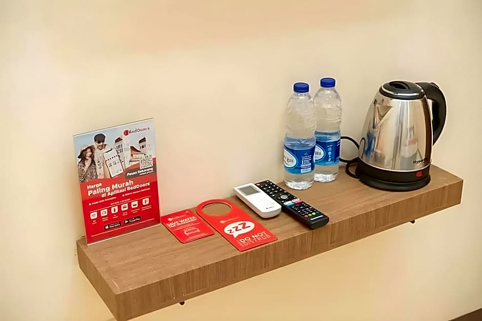 RedDoorz near Stasiun Tangerang