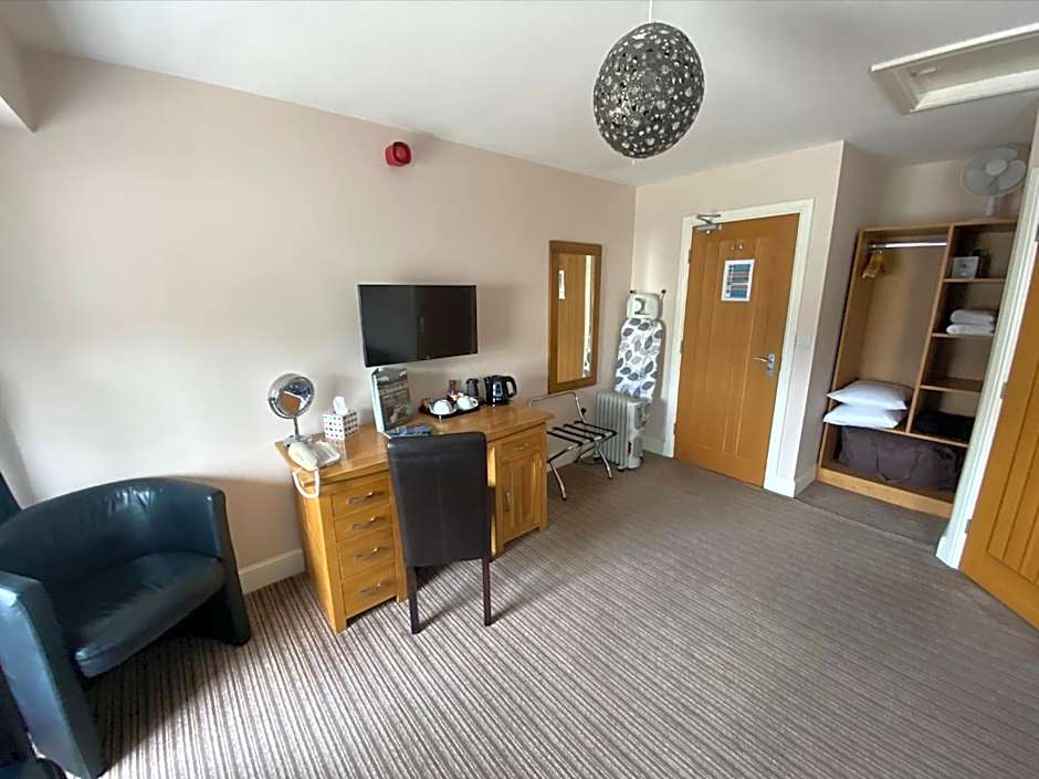 The Three Horseshoes Hotel