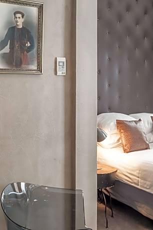 Single Room (1 Double Bed)