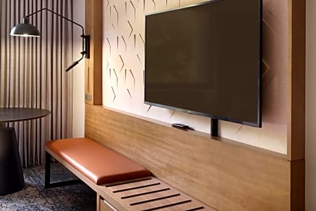 One-Bedroom King Suite - Club Access