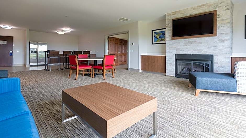 Holiday Inn Express & Suites Lexington NW-The Vineyard by IHG