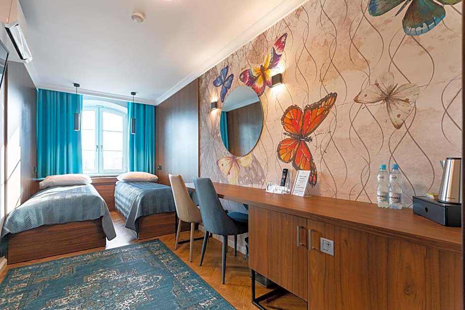 Forrest Apartments & Hostel