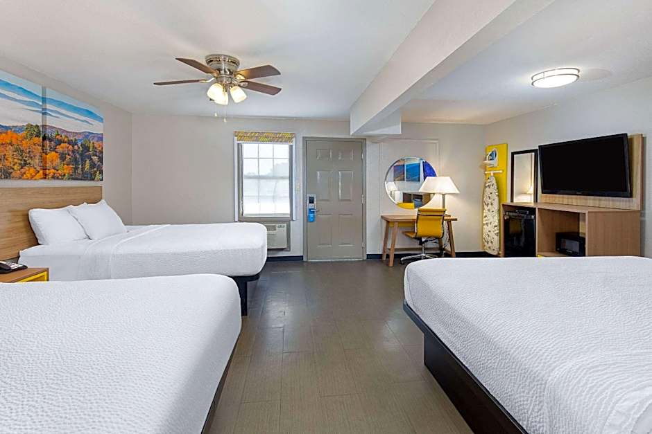 Days Inn by Wyndham Holladay