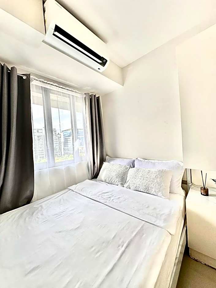 Mall of Asia MOA S Residences , IKEA Pasay , NAIA Airport , Manila Bay