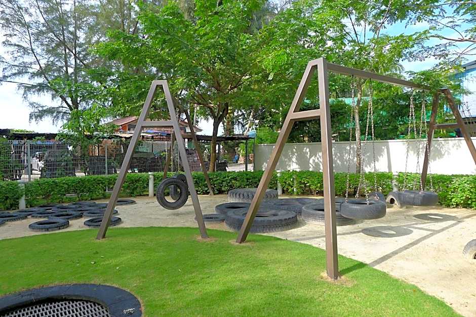 By The Sea Side Seaview and Mountain View 252