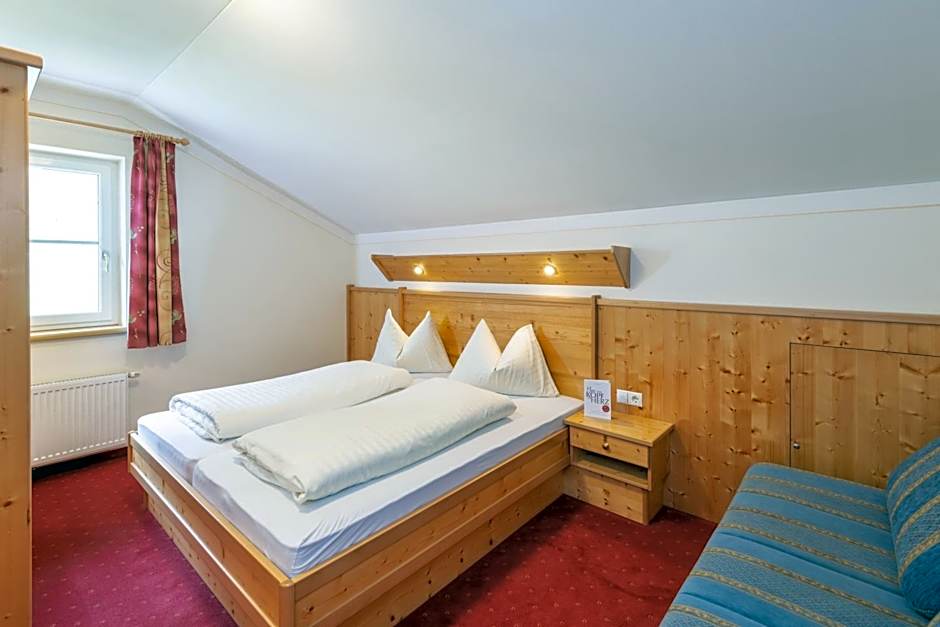 Hotel & Appartement Auerhahn