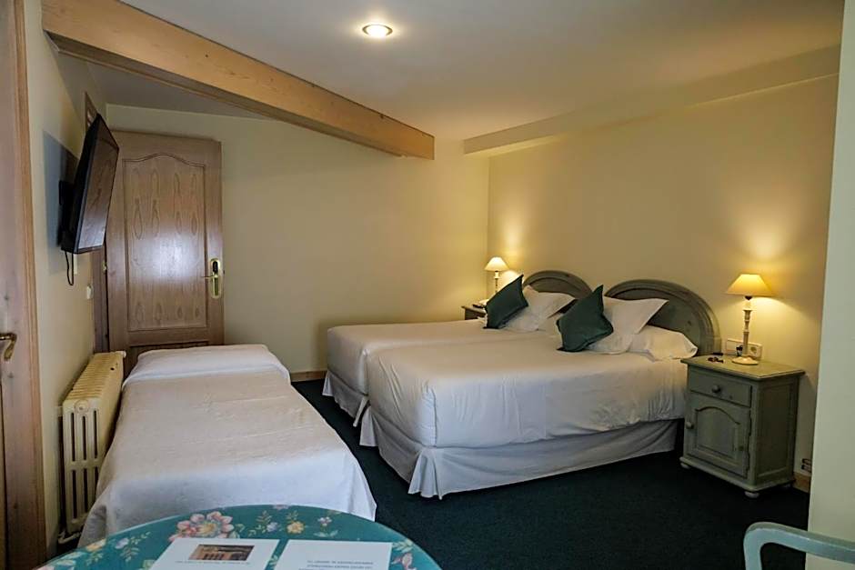 Photo 1 of 5 of Triple Room