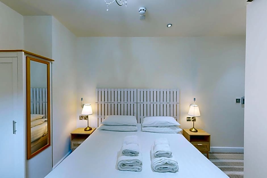 2 Beds, Bathtub — 6 fotoğraftan 1. fotoğraf