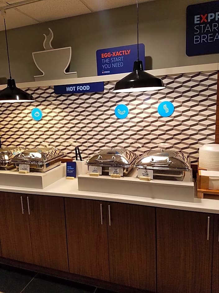 Holiday Inn Express Hotel & Suites Kingsport-Meadowview I-26 By IHG