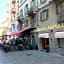 Le Petit Hotel