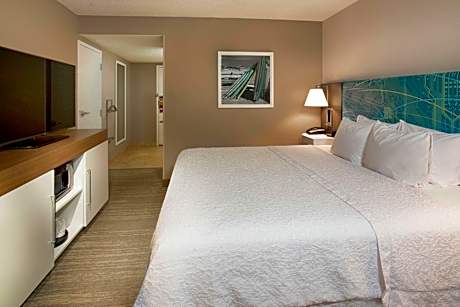 King Room with Roll-In Shower - Mobility and Hearing Access/Non-Smoking