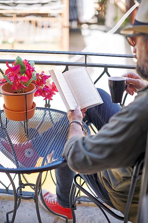 IALNA Boutique Hotel