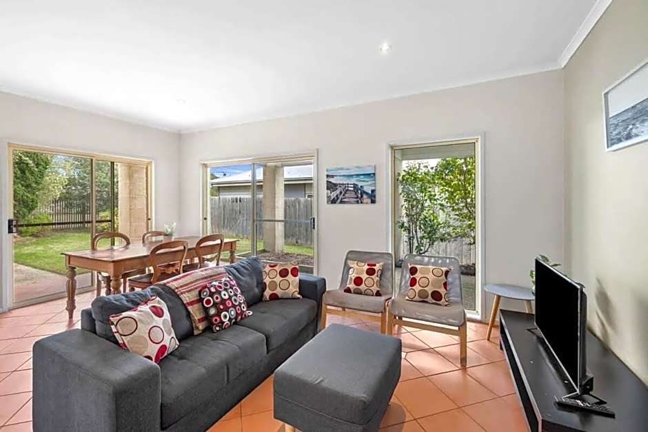 Cowrie House Ocean Views 500m to Beach