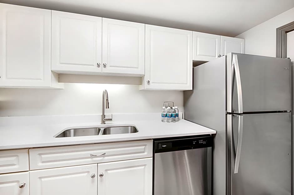 Victoria Regent Waterfront Hotel & Suites