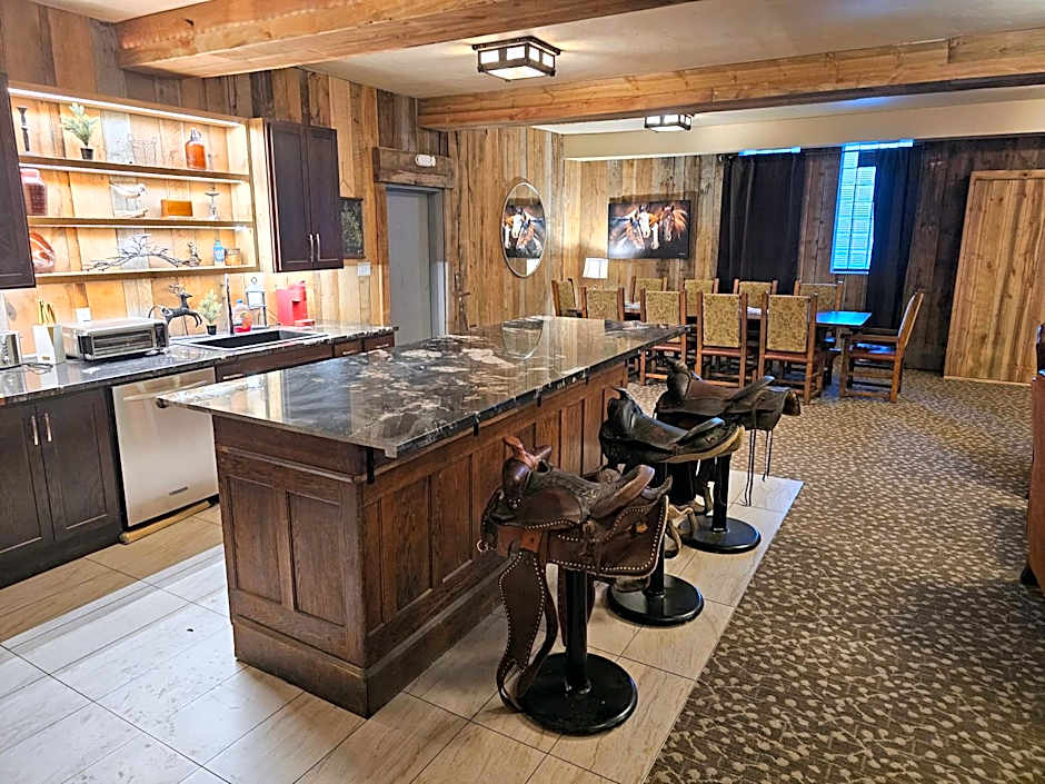 Eaglescape Suites and Event Center