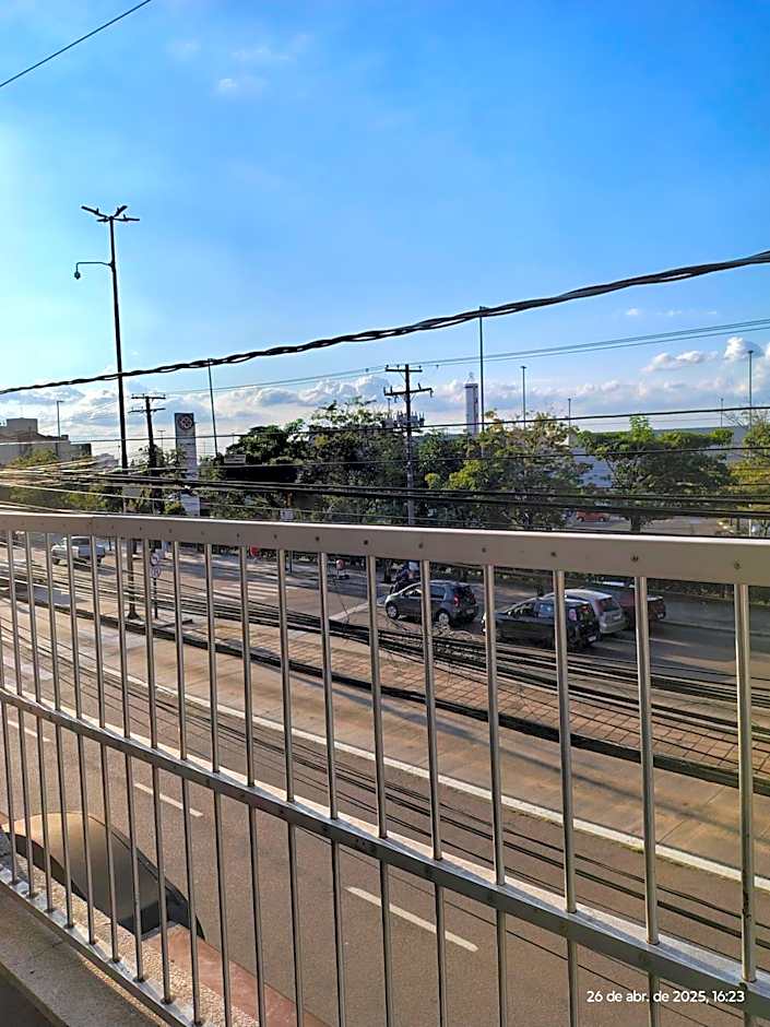 Hostap de frente com sacada