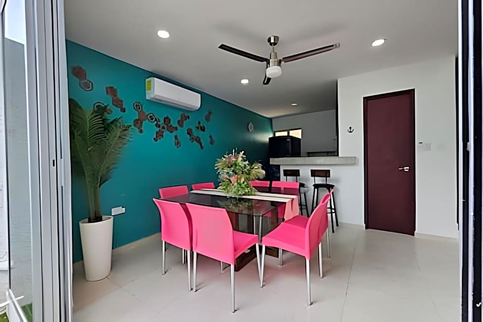 Villa con alberca, a una cuadra del mar