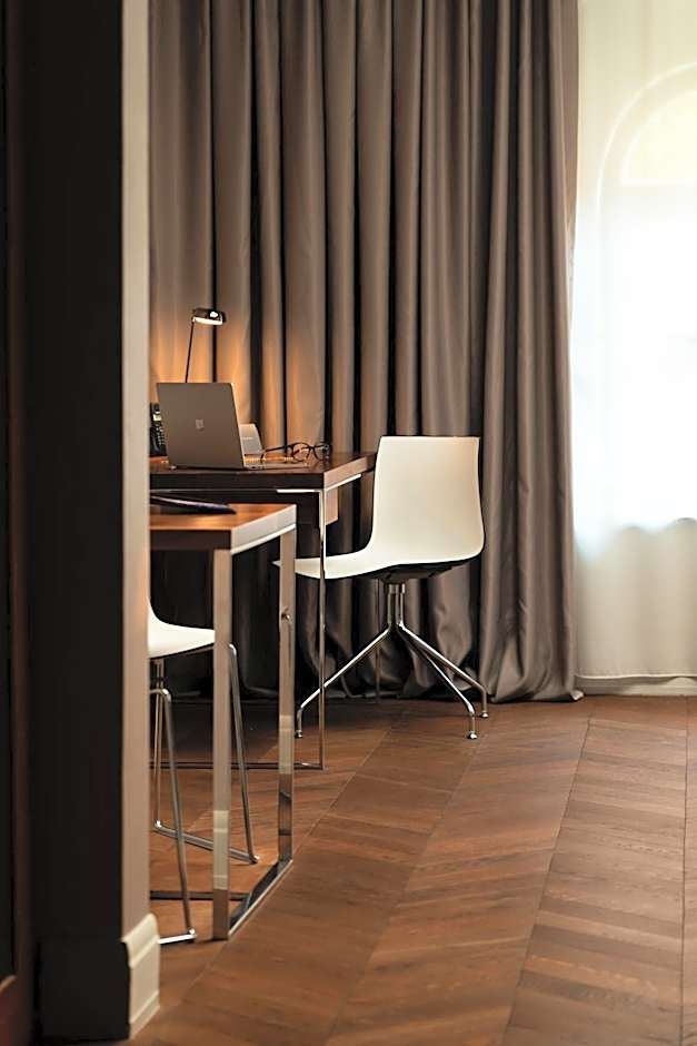 City Park Hotel & Residence