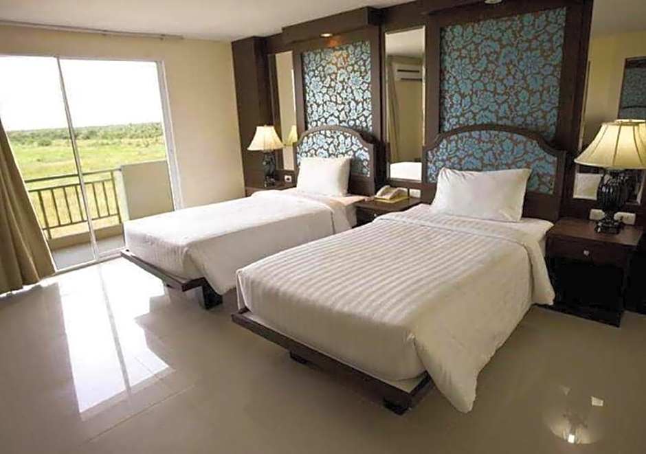 Convenient Grand Plus Hotel Suvarnabhumi