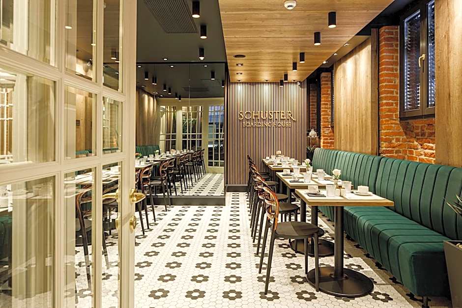 SCHUSTER Boarding House