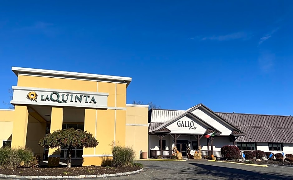 La Quinta Inn & Suites by Wyndham Danbury