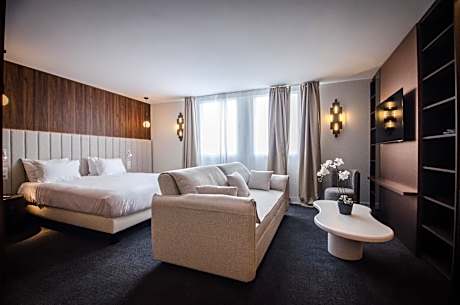 Suite - 1 Room - 1 Queen Bed