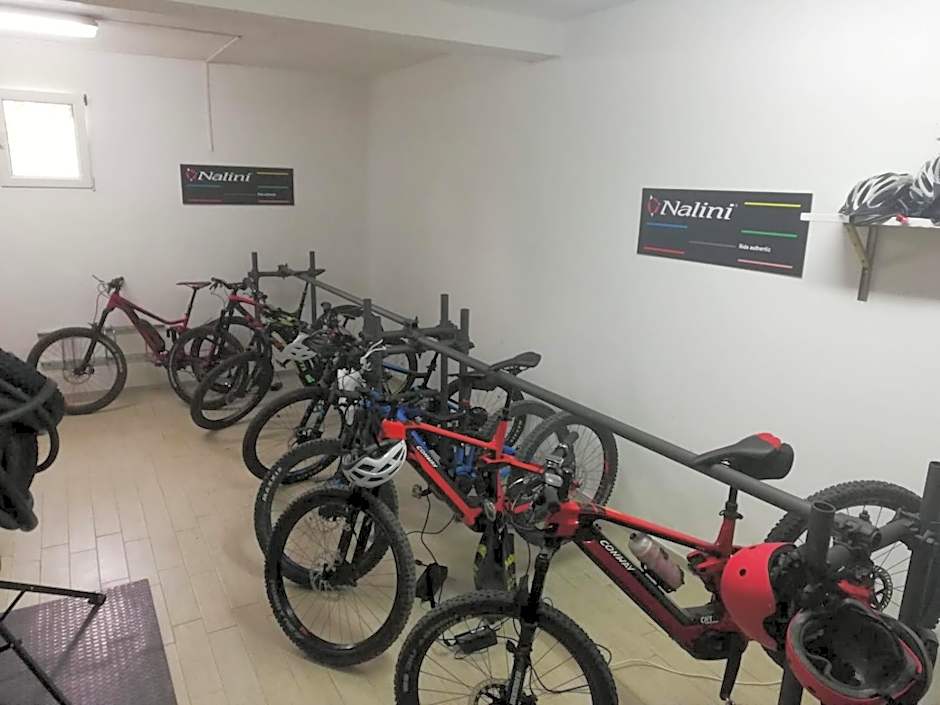 Hotel Tirrena Bike & Country Hotel