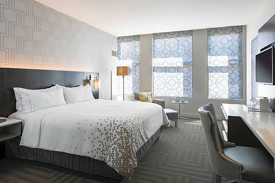 Renaissance by Marriott Cincinnati Downtown Hotel