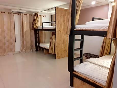 Bunk Bed in Mixed Dormitory Room
