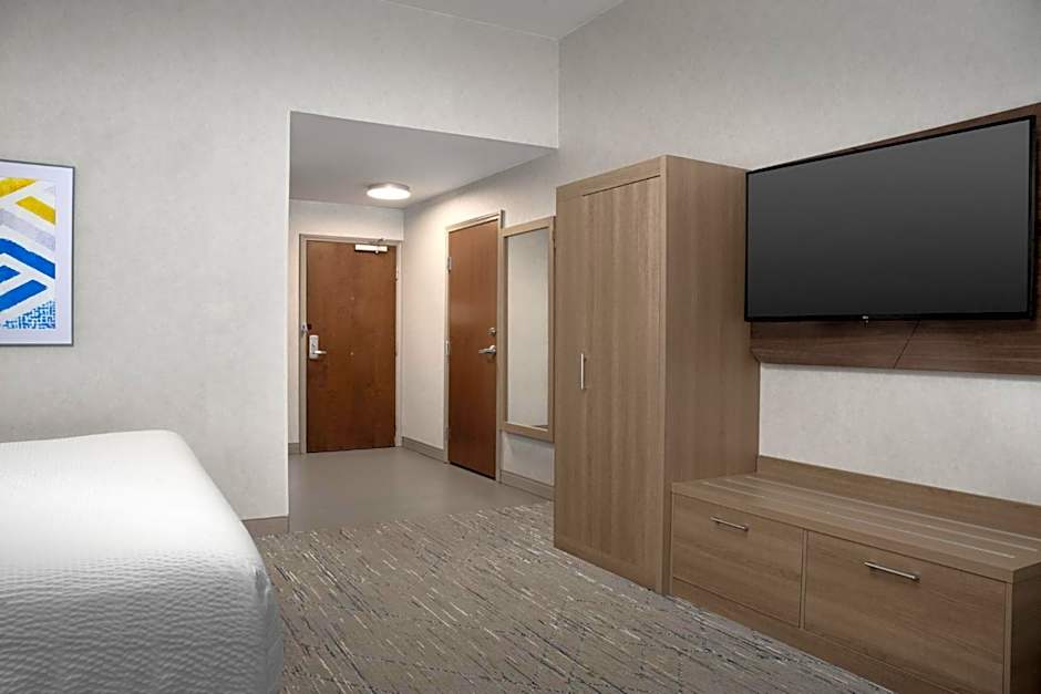Holiday Inn Express & Suites Alexandria - Fort Belvoir By IHG