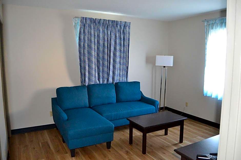 Days Inn and Suites by Wyndham Sikeston