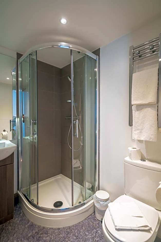 Pelican London Hotel And Residence