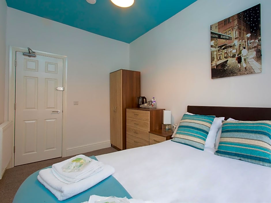 Town House @ Minshull New Road