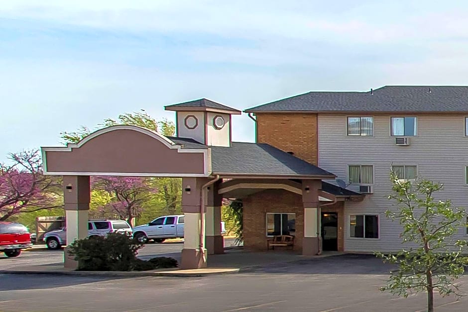 Econo Lodge Inn & Suites Clinton