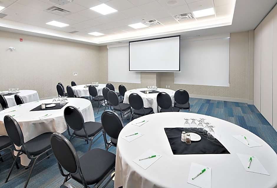 Holiday Inn Express Red Deer North By IHG